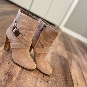 VINCE CAMUTO / CONNOLLY ANKLE BOOT SIZE 7.5